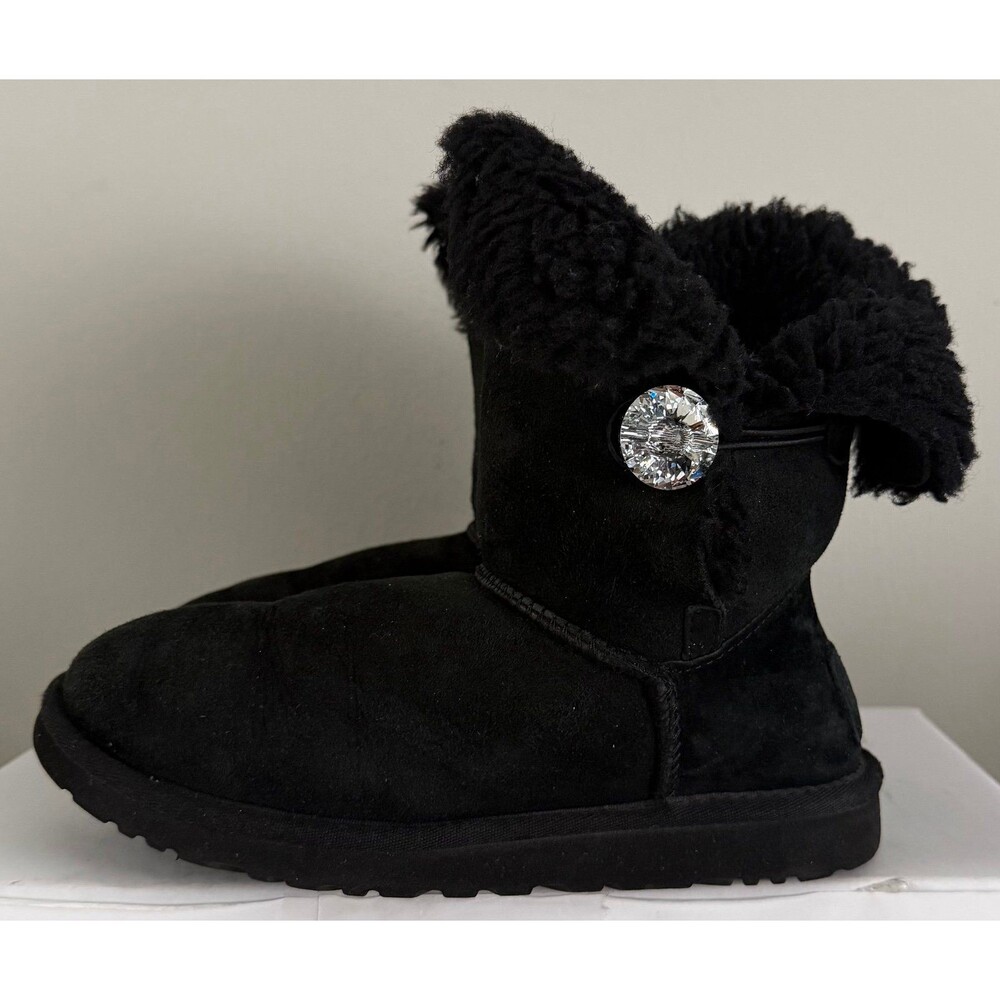 UGG Australia Bailey Button Boots Women Size 9